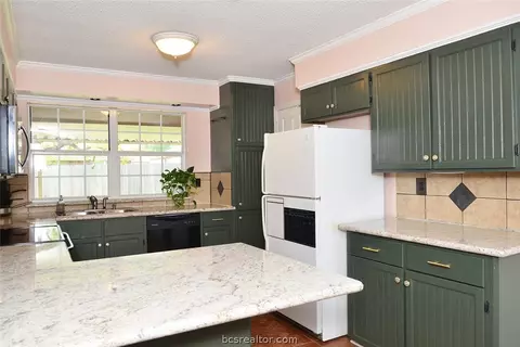 3516 Oakside, Bryan, TX 77802 photo 6