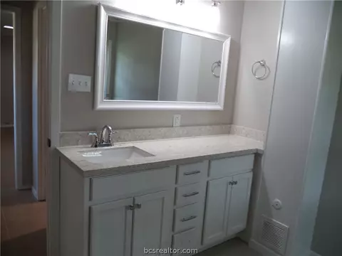 707 Avondale, Bryan, TX 77802 photo 10