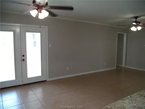707 Avondale, Bryan, TX 77802 photo 3
