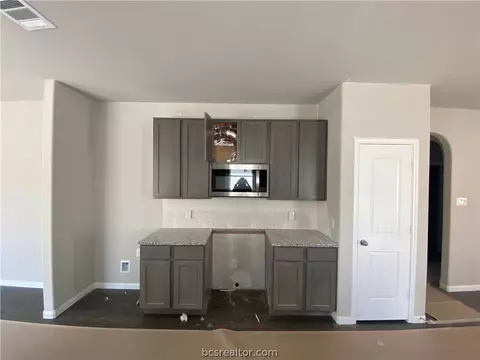 5733 Cerrillos Dr, Bryan, TX 77807 photo 4