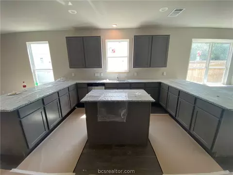 5733 Cerrillos Dr, Bryan, TX 77807 photo 3