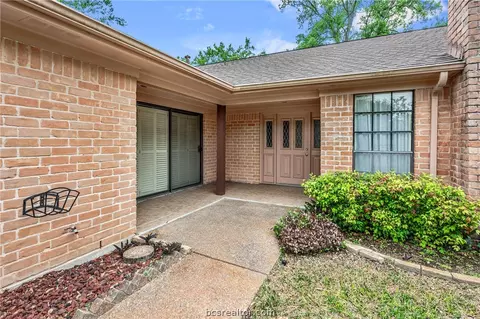 2014 Red River Dr, Bryan, TX 77802 photo 3