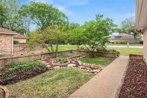 2014 Red River Dr, Bryan, TX 77802 photo 4