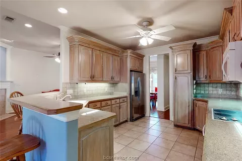 6205 Cromwell Ct, Bryan, TX 77802 photo 8