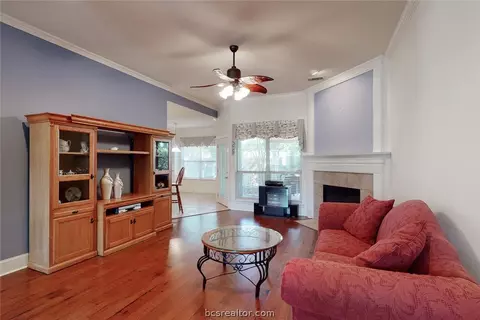 6205 Cromwell Ct, Bryan, TX 77802 photo 3