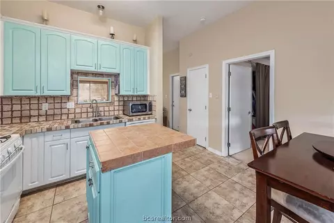4511 Augusta Dr, Bryan, TX 77803 photo 9