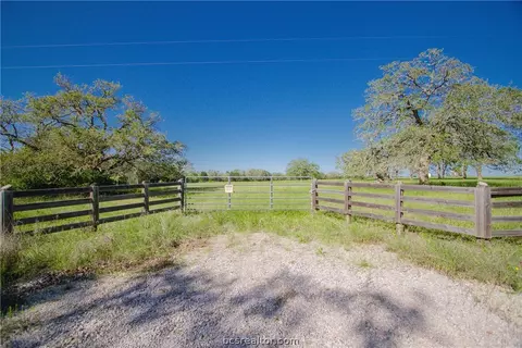 5837 Cr 140, Caldwell, TX 77836 photo 3