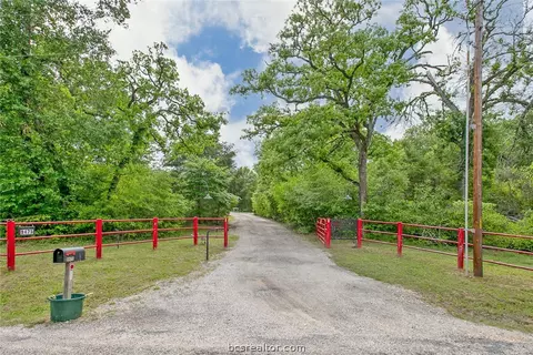 9475 Weedon Loop, Bryan, TX 77808 photo 2