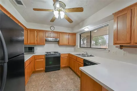 3820 Brockhampton Dr, Bryan, TX 77802 photo 11