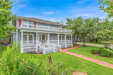 410 Brookside Dr E, Bryan, TX 77801 photo 2