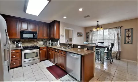 5709 Timberton Dr, Bryan, TX 77802 photo 9
