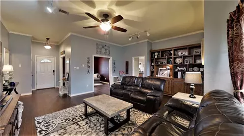 5709 Timberton Dr, Bryan, TX 77802 photo 2