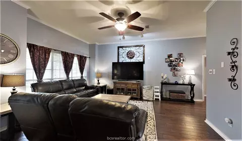 5709 Timberton Dr, Bryan, TX 77802 photo 4