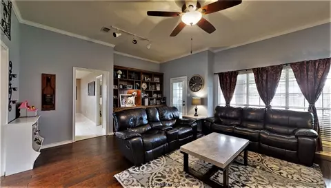 5709 Timberton Dr, Bryan, TX 77802 photo 3