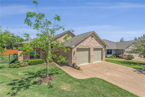 2109 Nicole Ct, Bryan, TX 77802 photo 2