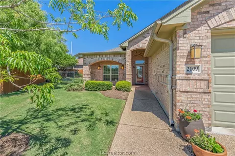 2109 Nicole Ct, Bryan, TX 77802 photo 3