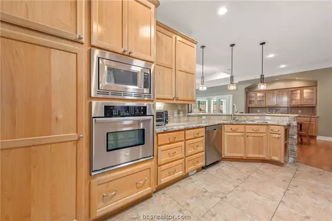 2109 Nicole Ct, Bryan, TX 77802 photo 12