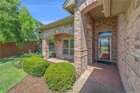 2109 Nicole Ct, Bryan, TX 77802 photo 4