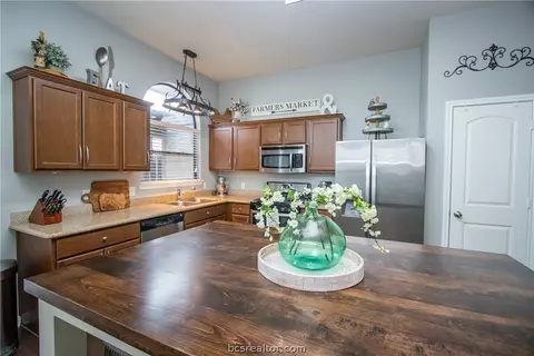 2011 Autumn Lake Dr, Bryan, TX 77807 photo 10
