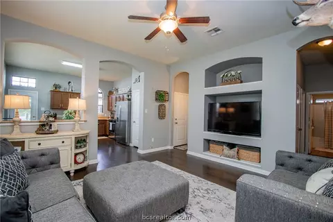 2011 Autumn Lake Dr, Bryan, TX 77807 photo 6