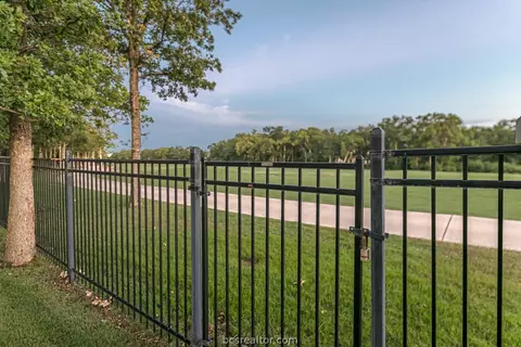 3221 Founders Dr, Bryan, TX 77807 photo 44