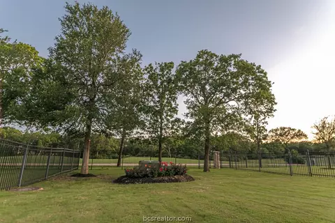 3221 Founders Dr, Bryan, TX 77807 photo 43