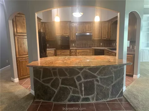 135 Apache Dr, Franklin, TX 77856 photo 10