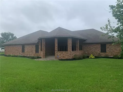 135 Apache Dr, Franklin, TX 77856 photo 6