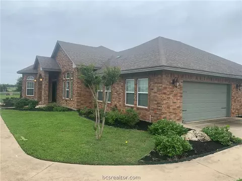 135 Apache Dr, Franklin, TX 77856 photo 4