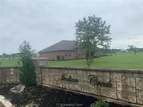 135 Apache Dr, Franklin, TX 77856 photo 2