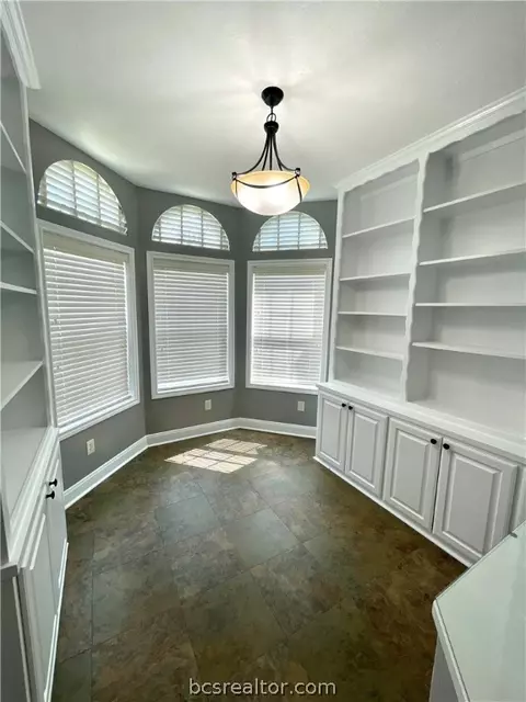 135 Apache Dr, Franklin, TX 77856 photo 38