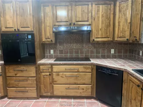 135 Apache Dr, Franklin, TX 77856 photo 7