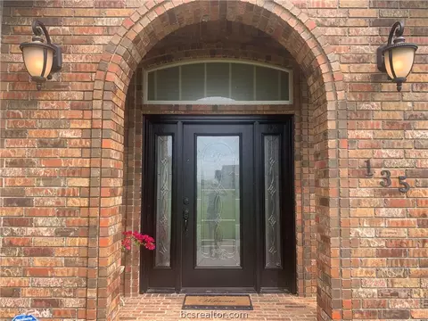135 Apache Dr, Franklin, TX 77856 photo 3