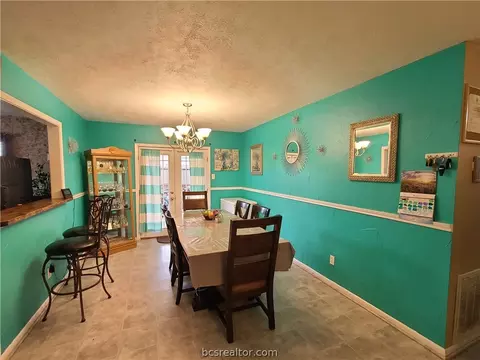 4320 Meadowbrook Dr, Bryan, TX 77802 photo 6