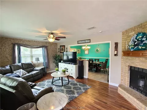 4320 Meadowbrook Dr, Bryan, TX 77802 photo 5