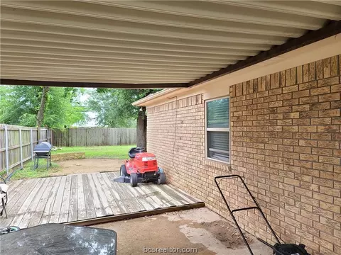 4320 Meadowbrook Dr, Bryan, TX 77802 photo 3