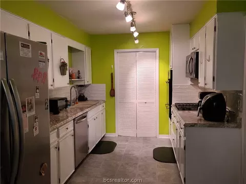 4320 Meadowbrook Dr, Bryan, TX 77802 photo 7