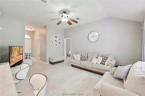 2800 Bexar Grass Dr, Bryan, TX 77802 photo 4