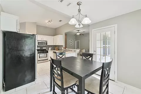 2800 Bexar Grass Dr, Bryan, TX 77802 photo 8