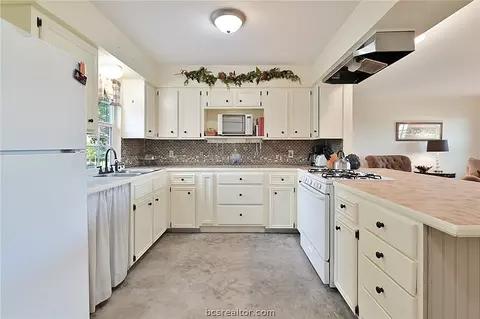 9776 Calhoun Rd, Bryan, TX 77808 photo 15