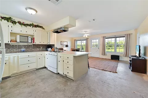 9776 Calhoun Rd, Bryan, TX 77808 photo 16