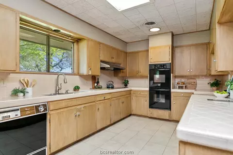 12601 Sandy Point Rd, Bryan, TX 77807 photo 17