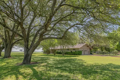 12601 Sandy Point Rd, Bryan, TX 77807 photo 2