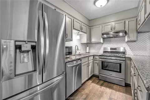 2703 Echo Glen Cir, Bryan, TX 77803 photo 10