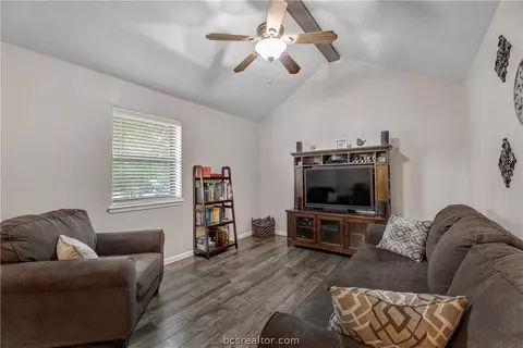 2703 Echo Glen Cir, Bryan, TX 77803 photo 5