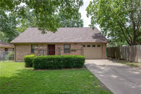 2703 Echo Glen Cir, Bryan, TX 77803 photo 1