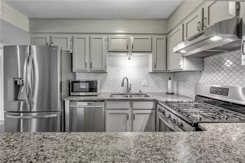 2703 Echo Glen Cir, Bryan, TX 77803 photo 13