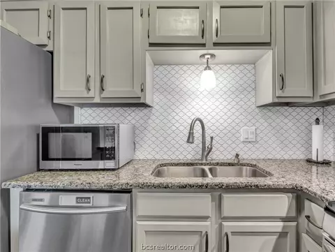 2703 Echo Glen Cir, Bryan, TX 77803 photo 12