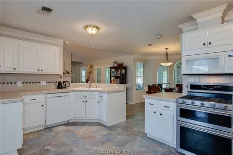 5660 Falling Water, Bryan, TX 77808 photo 11