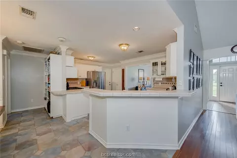 5660 Falling Water, Bryan, TX 77808 photo 10